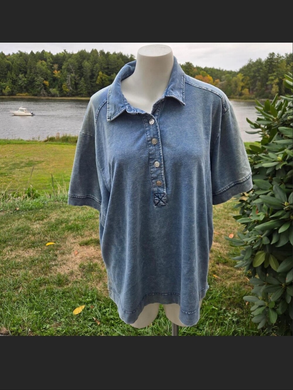 JANE + DELANCEY DISTRESSED DENIM WASH POLO